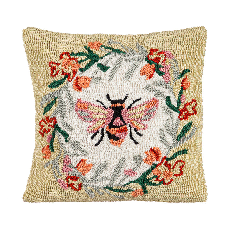 Indoor/Outdoor Hooked Pillow  18"x18" Bee,4p4990