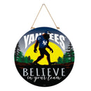 New York Yankees Bigfoot Round Door Decor with Hanging Rope, 18x18